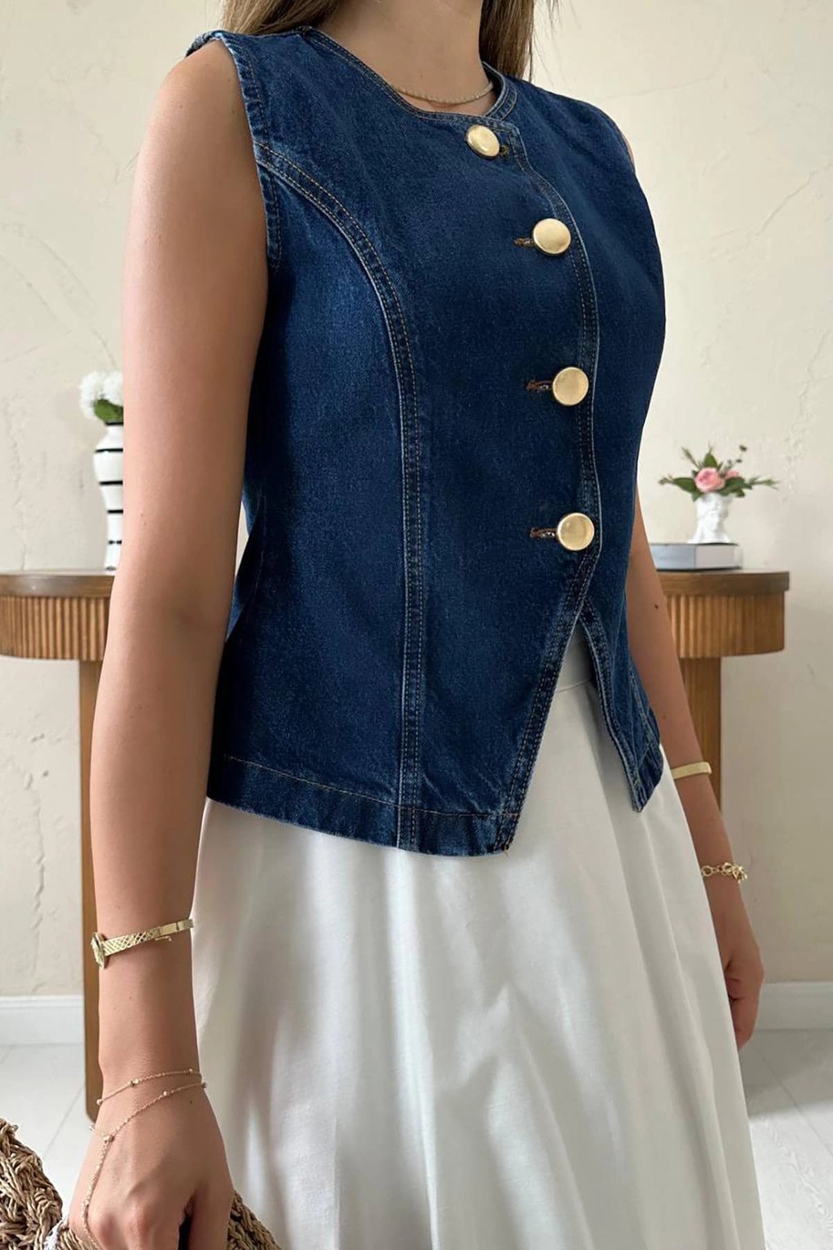 Womens Blue Denim Vest Sleeveless Button Front Jean Jacket Fitted Waistcoat Casual Boho Western Style Summer Top