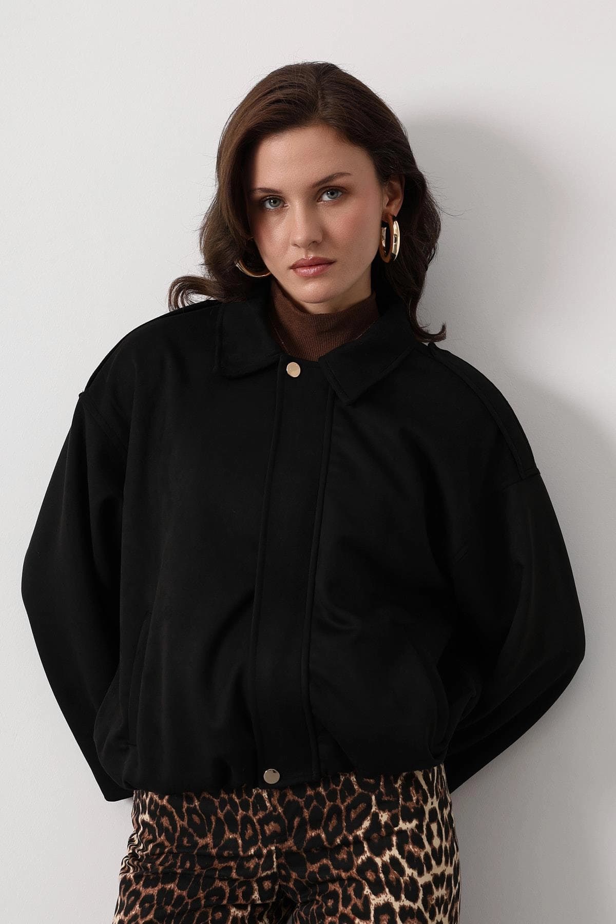 Black Suede Jacket, Cropped Bomber Jacket for Women, Minimalist 90s Style Blouson Coat, Casual Streetwear Outerwear with Gold Snaps - görsel 4