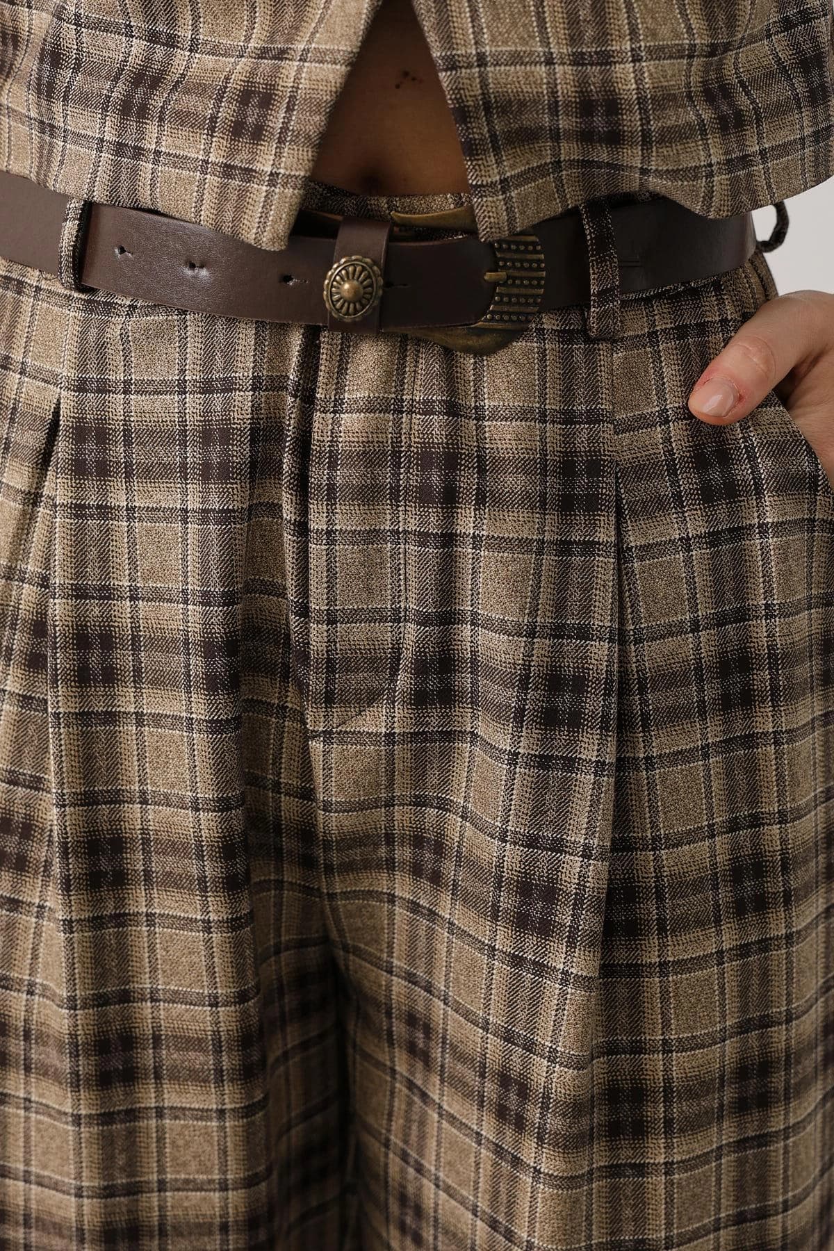 Dark Academia Plaid Vest, Cropped Brown Waistcoat, Light Academia Clothing, Vintage 70s Style Tailored Suit Vest, Preppy Sleeveless Top - görsel 1