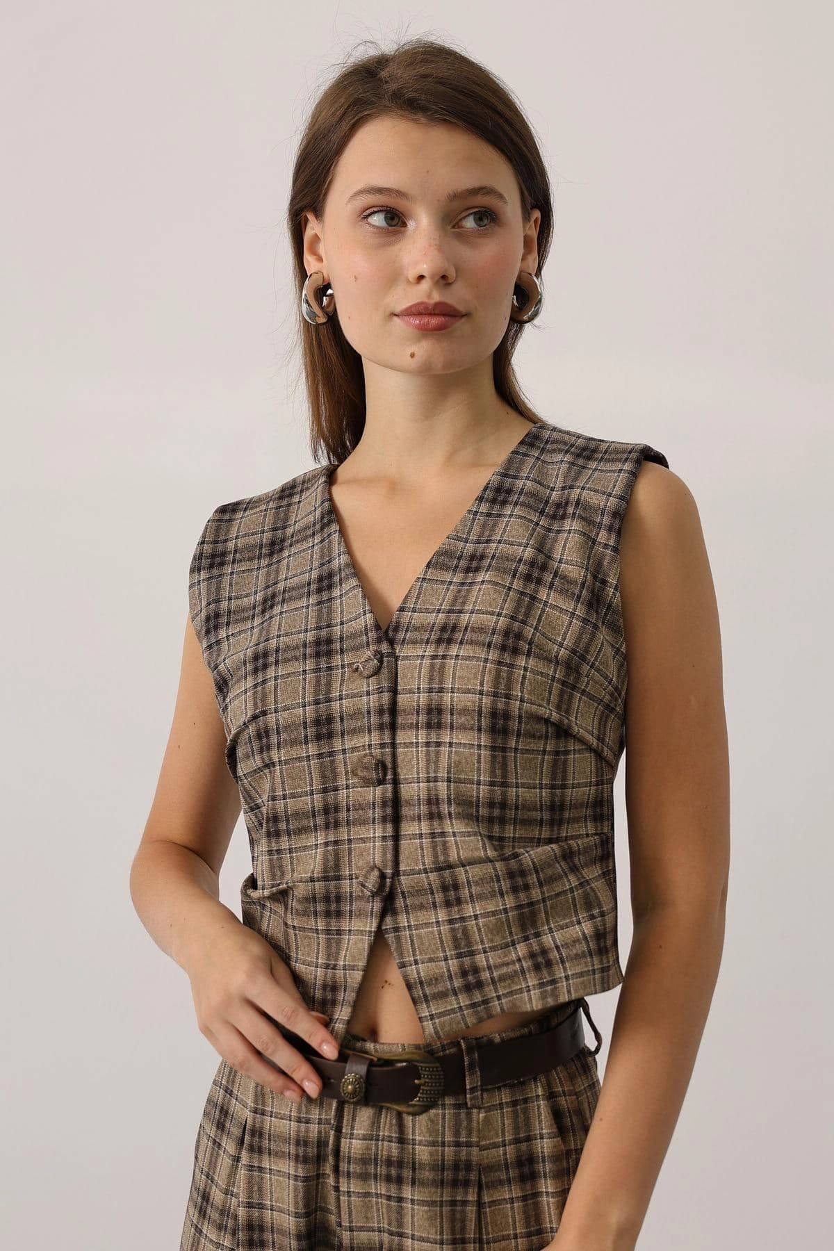 Dark Academia Plaid Vest, Cropped Brown Waistcoat, Light Academia Clothing, Vintage 70s Style Tailored Suit Vest, Preppy Sleeveless Top - görsel 5