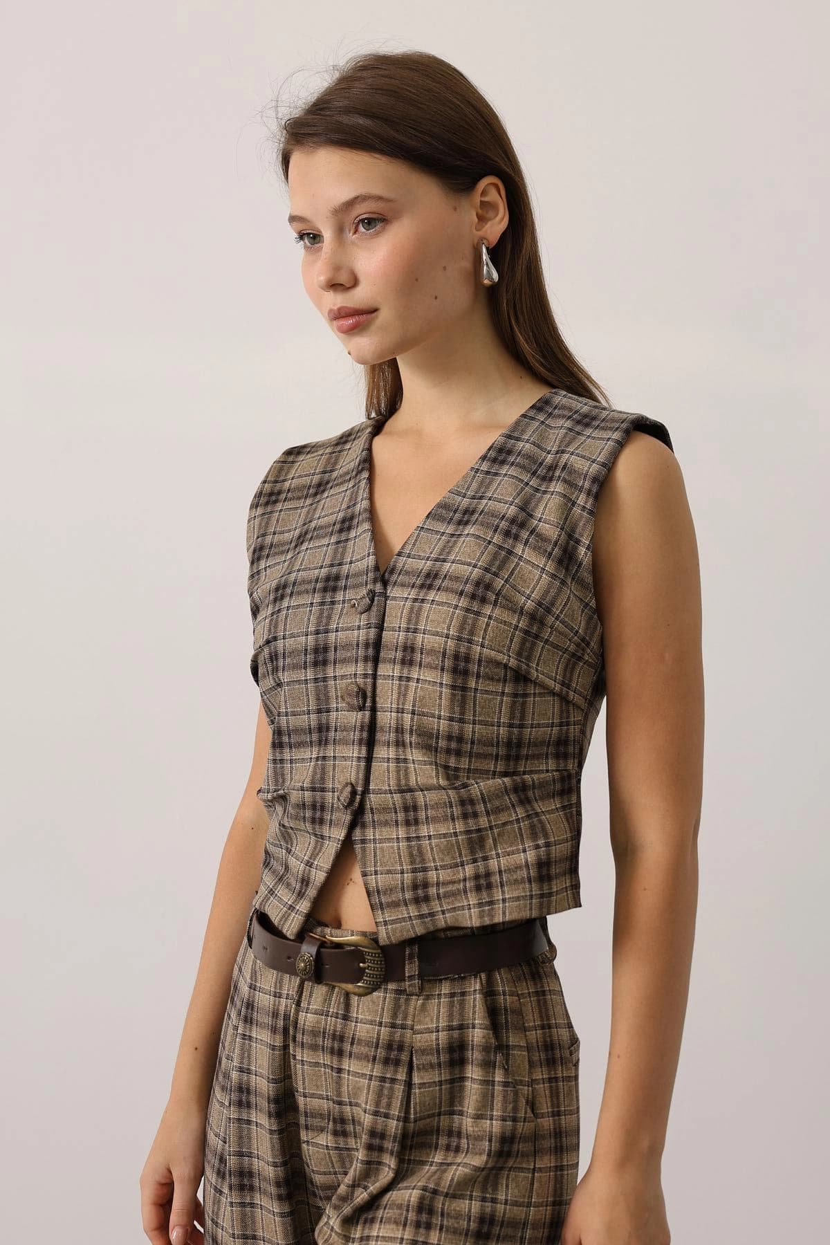 Dark Academia Plaid Vest, Cropped Brown Waistcoat, Light Academia Clothing, Vintage 70s Style Tailored Suit Vest, Preppy Sleeveless Top - ana görsel