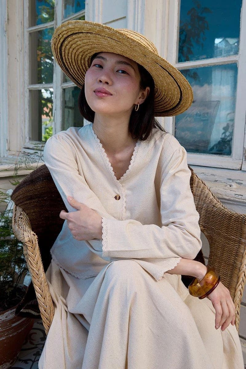 Romantic Ivory Linen Set detailed view 2