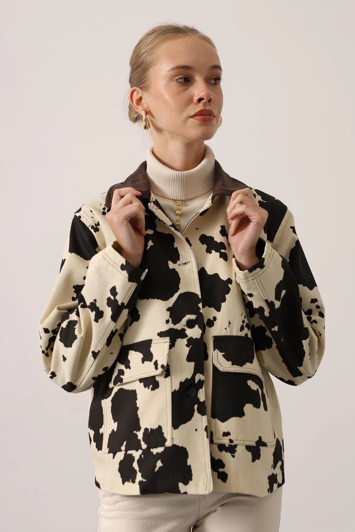 Vanilla shell with speckled charcoal shapes, chestnut grooved lapel, studded placket, roomy lower receptacles. Festiv...