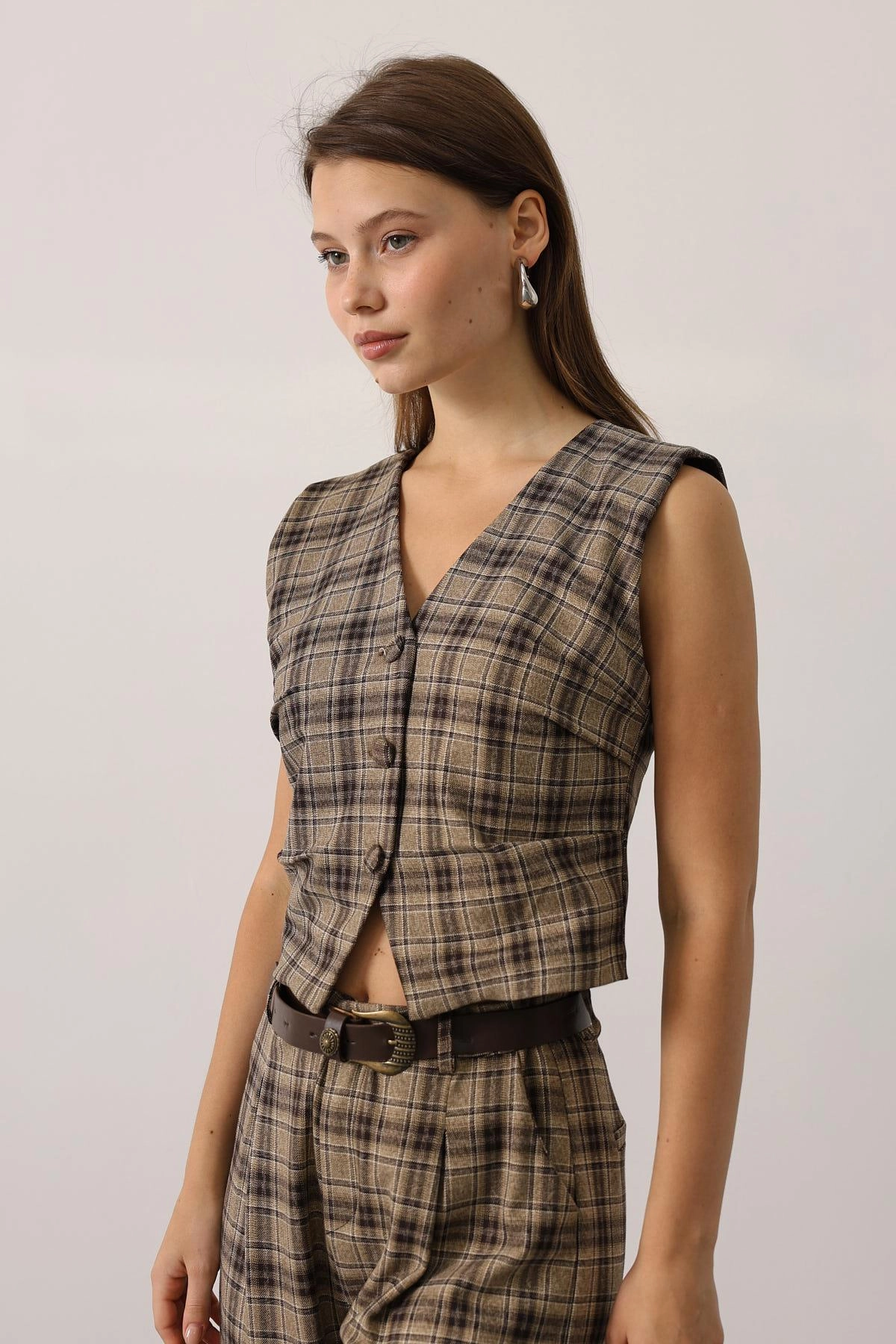Dark Academia Plaid Vest, Cropped Brown Waistcoat, Light Academia Clothing, Vintage 70s Style Tailored Suit Vest, Preppy Sleeveless Top
