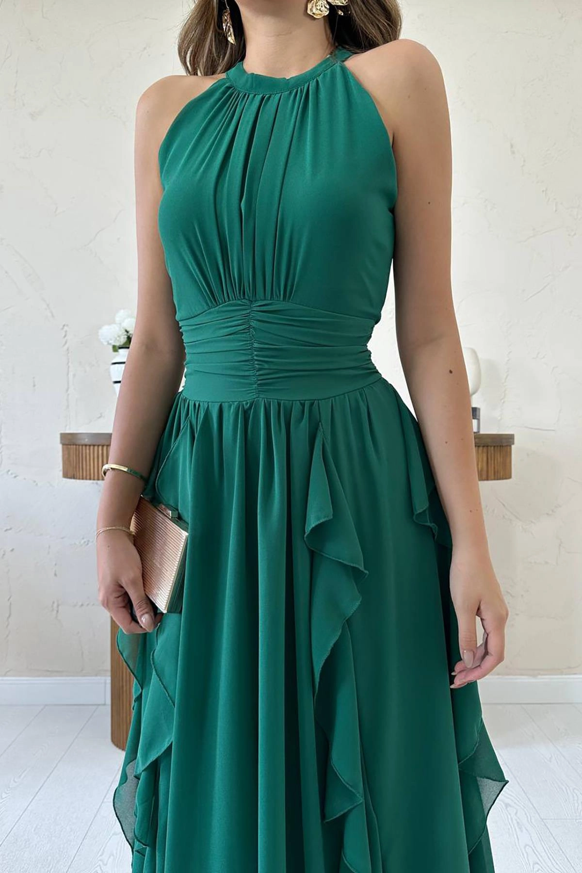 Elegant Emerald Green Halter Neck Ruffle Maxi Dress – Formal Evening Gown