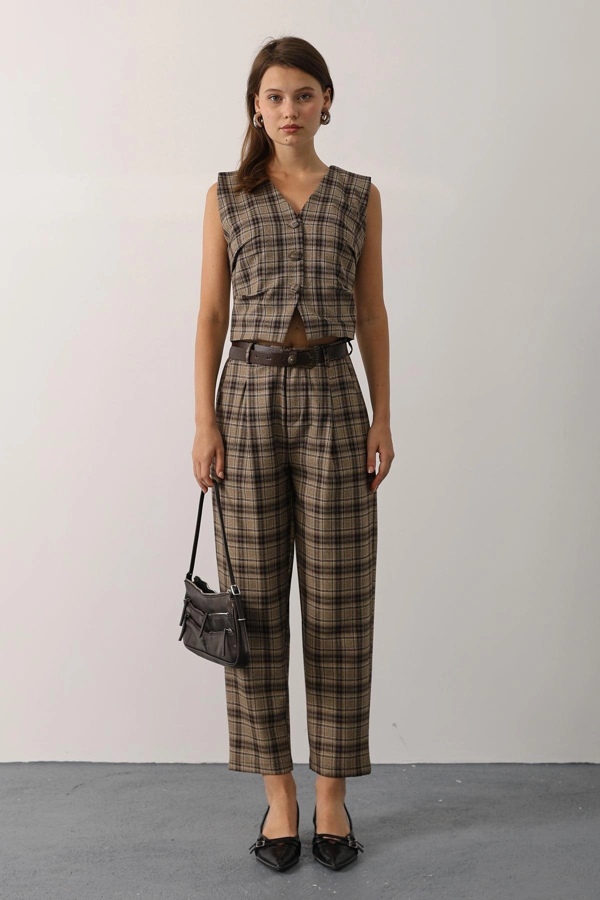 High Waisted Plaid Pants, Pleated Dark Academia Trousers, Vintage Style Brown Cropped Ankle Pants for Women, Preppy Tapered Slacks