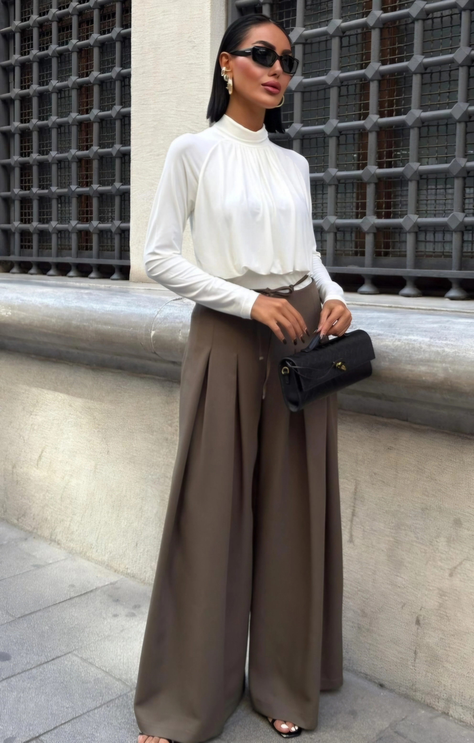 Timeless Style: How to Wear Khaki High-Waisted Wide-Leg Trousers with Effortless Confidence